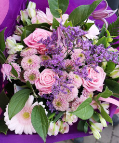 Lila bukett hos Crossandras Blommor