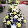 begravningsblommor vit blå