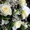 ljuvlig vit bukett rosor blommor Spånga